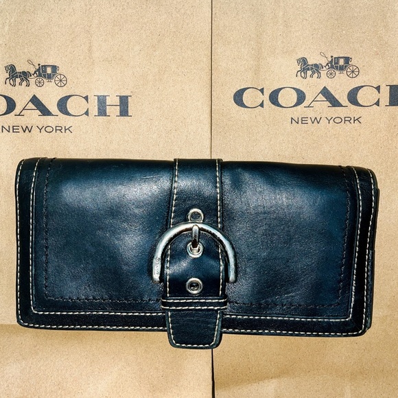 Coach Handbags - Coach Vintage Leather Wallet
